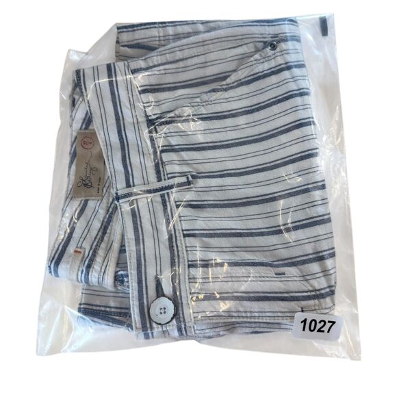 EUC GAP Limited Edition Low Rise Cotton Shorts  Blue & White Stripes (Size 27/5) - Picture 8 of 8